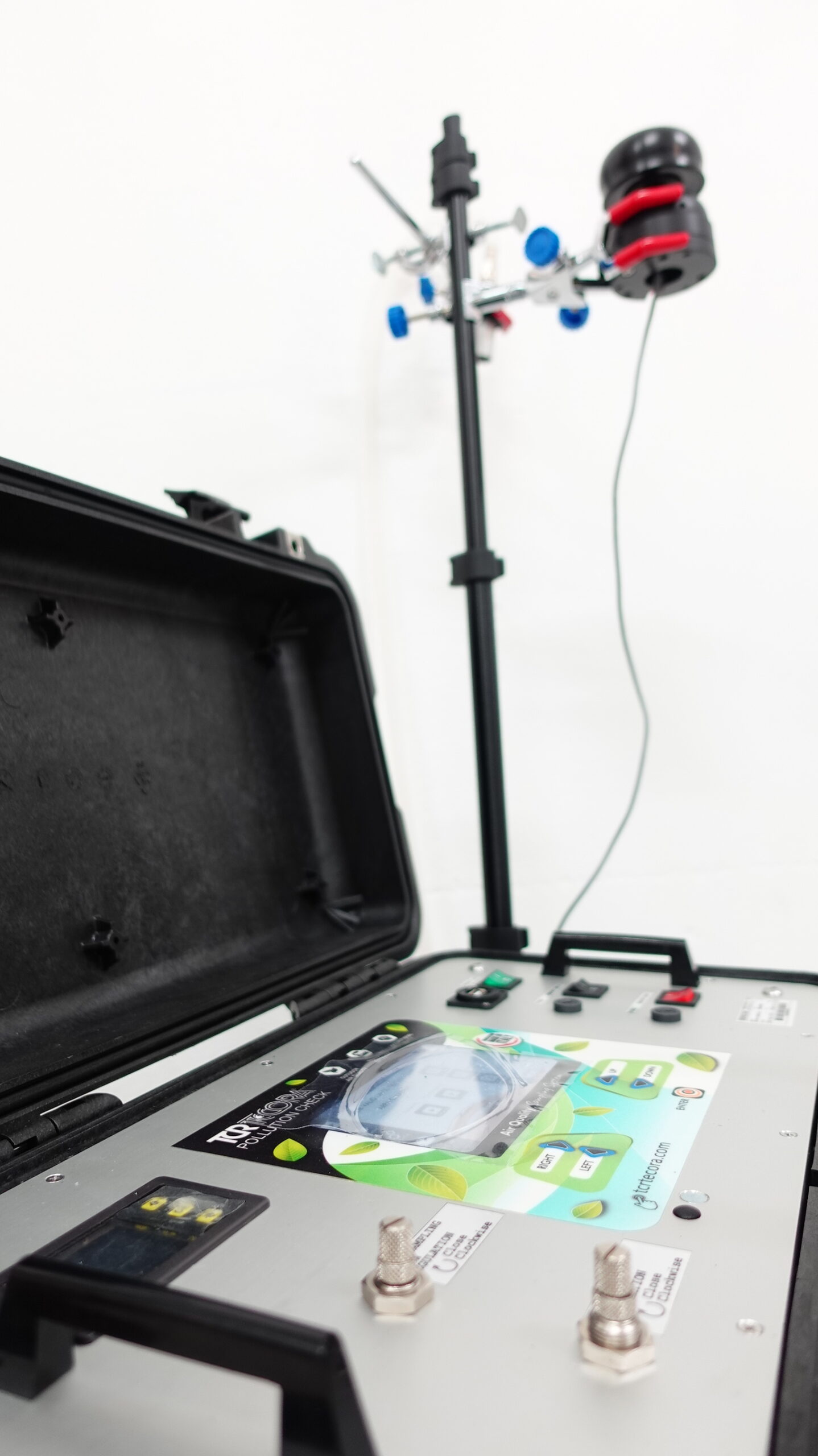 BRAVO ASBESTO — pobornik azbestu zainstalowany w terenie