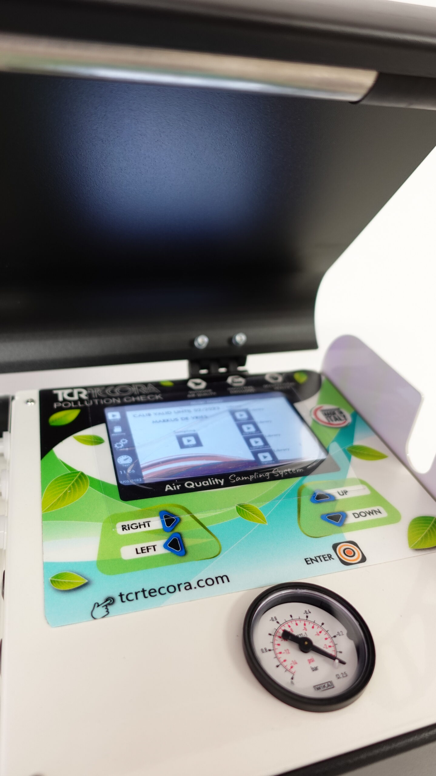 BRAVO X — panel sterowania z ekranem dotykowym i manometrem